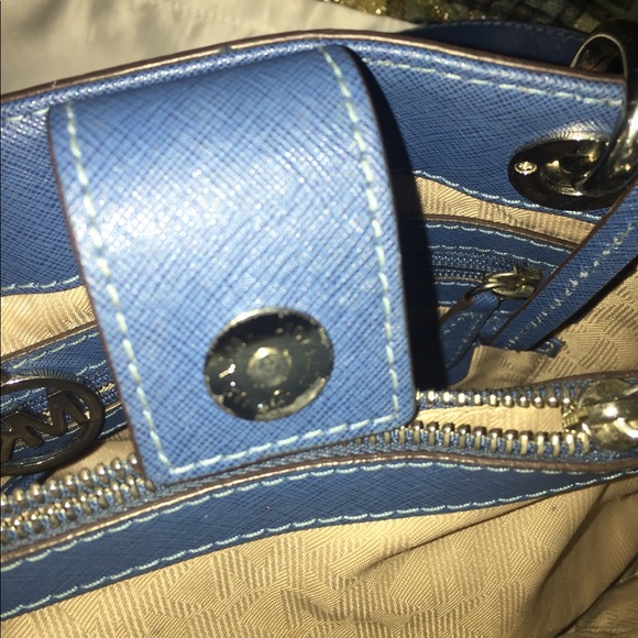 MICHEAL KORS PURSE (BLUE) - Picture 4 of 5